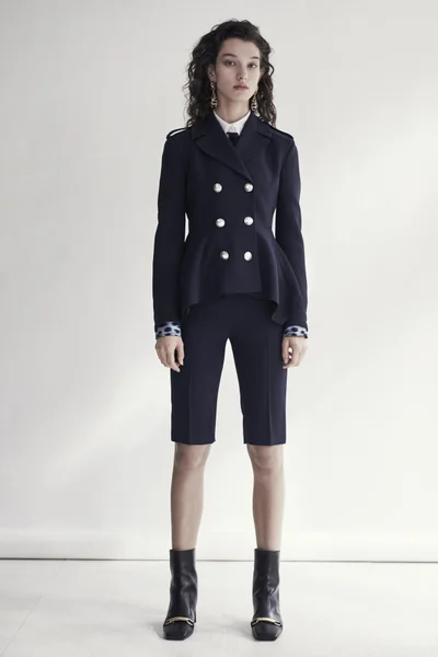 Look 16